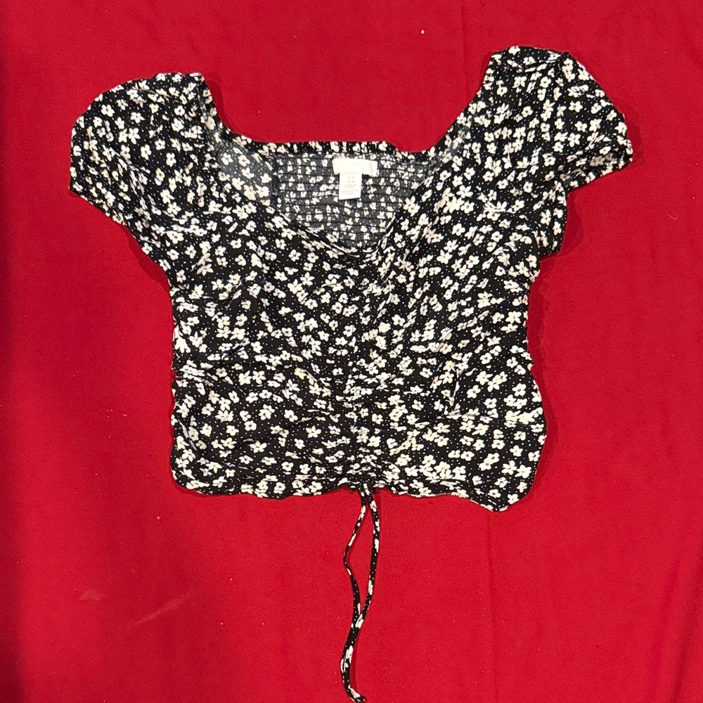 H&M Black and White Floral Blouse crop